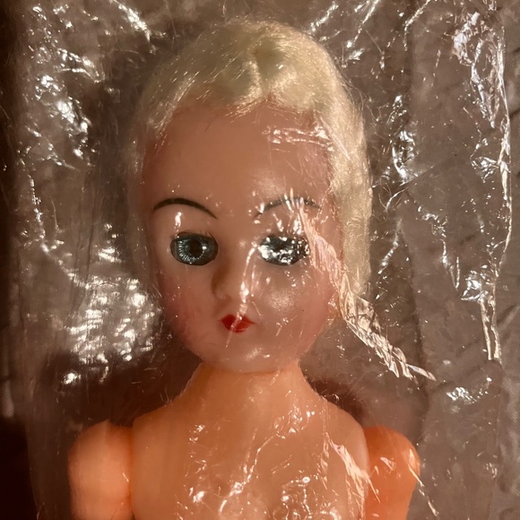 NWT - Vintage Fibre-Craft Moving Blue Eyes Flat Heel Doll 7.5" Blonde W/Stand - Picture 3 of 13